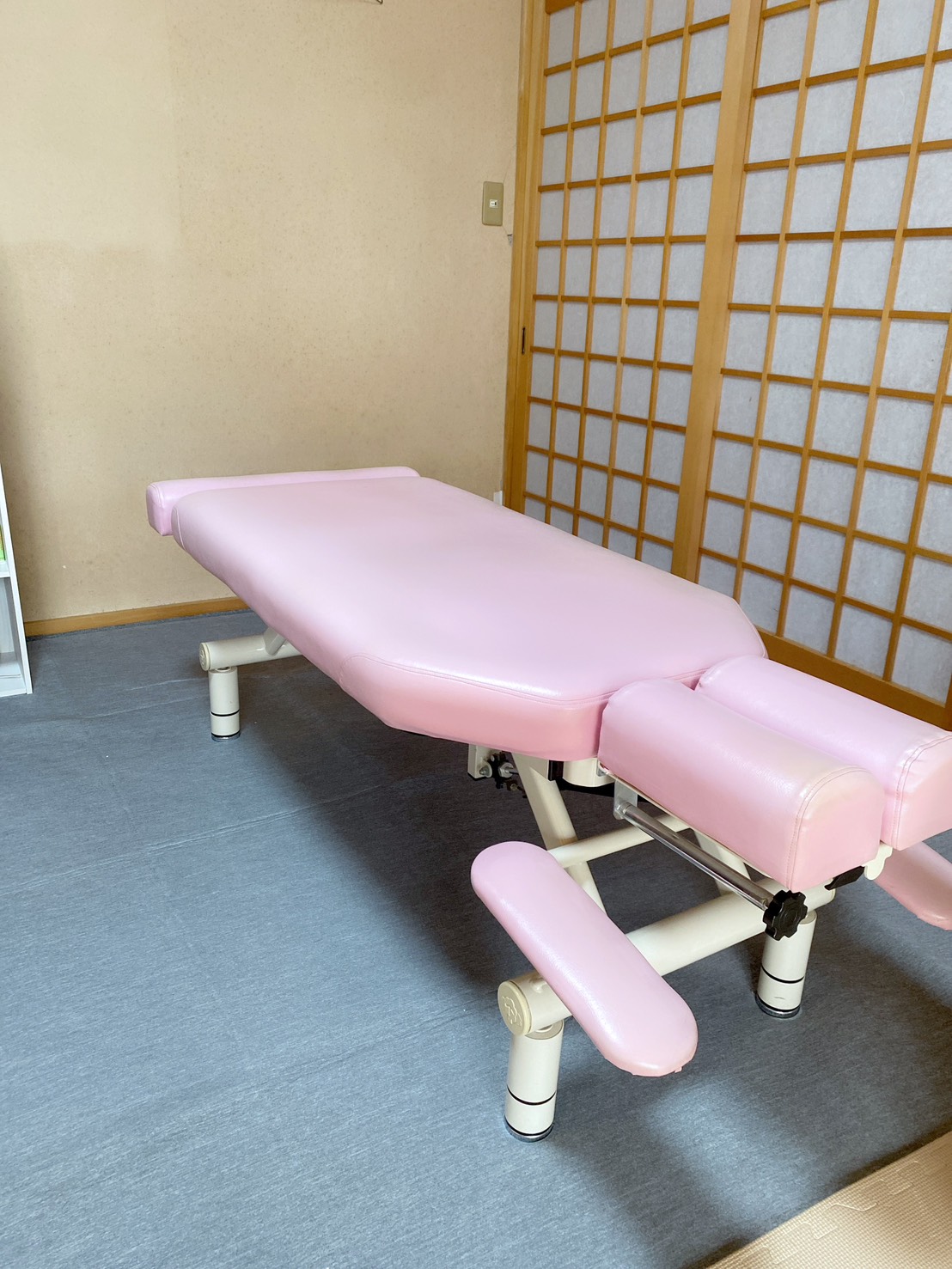 清潔な施術ベッド